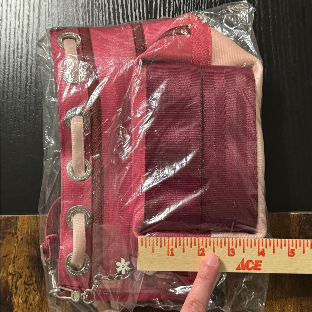 Harvey’s Disney Winnie the Pooh Piglet Bucket Bag - Picture 11 of 16